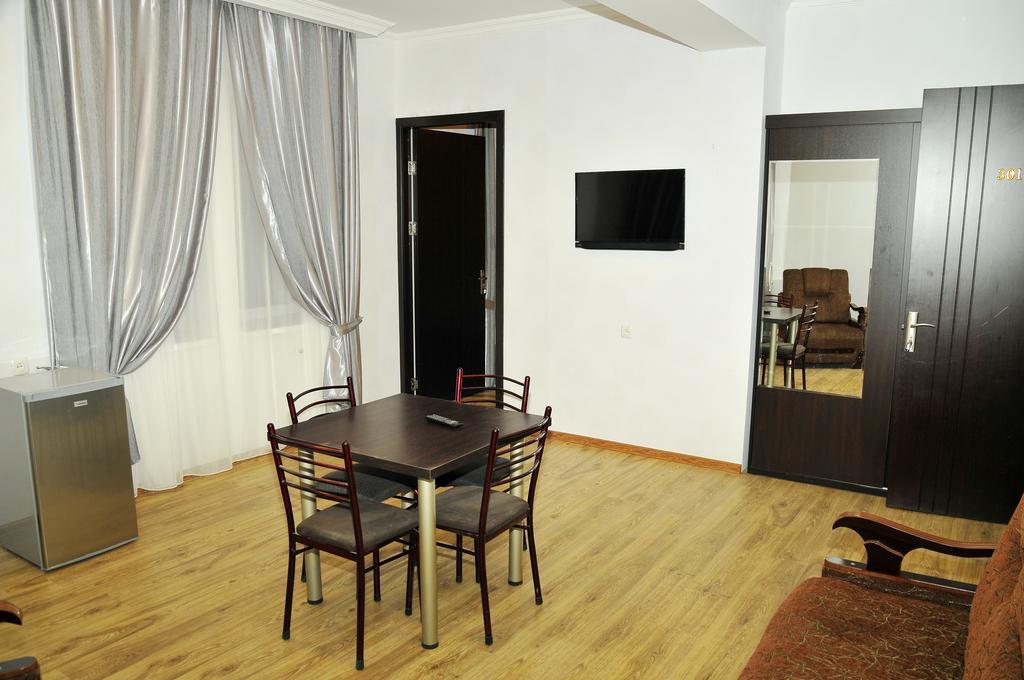 Alma-Ata Hotel Borjomi Δωμάτιο φωτογραφία