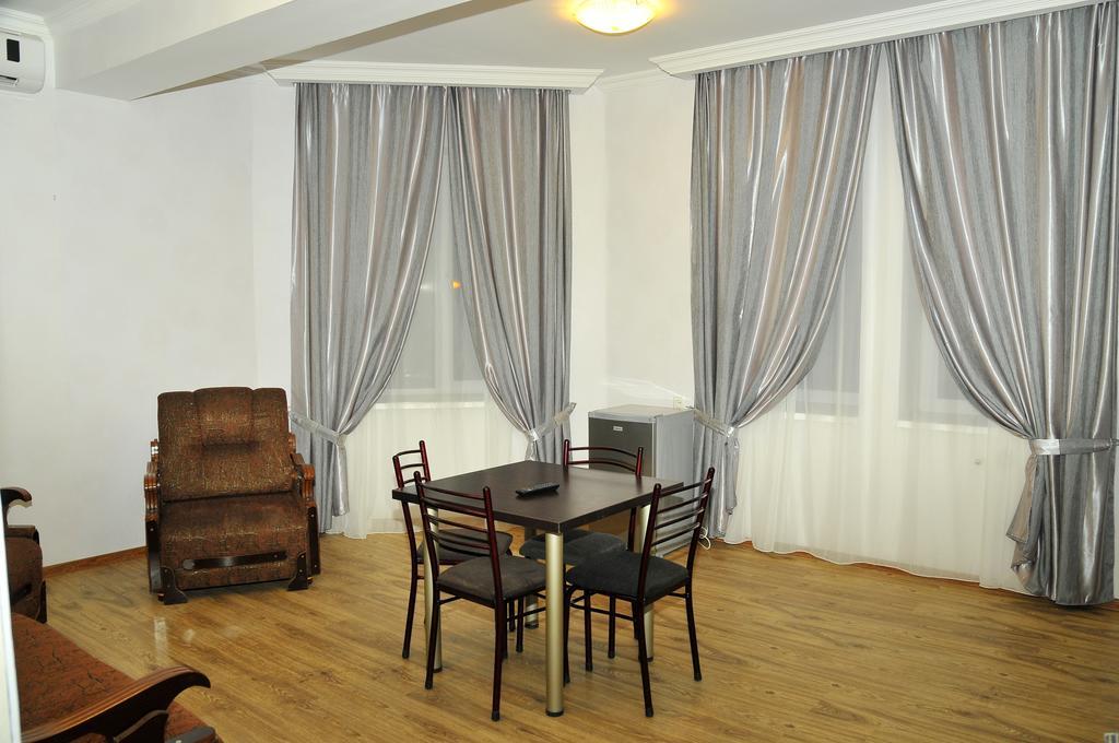 Alma-Ata Hotel Borjomi Δωμάτιο φωτογραφία